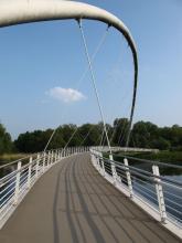 Angeblich nennen die Dessauer die Fußgängerbrücke »das Schiefe Otto« in Erinnerung an den dafür verantwortlichen Bürgermeister