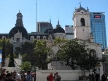 An der Plaza de Mayo treffen koloniales Selbstbewusstsein und moderne Nüchternheit aufeinander