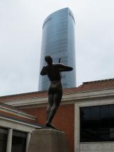 Iberdrola-Tower. Und der Zukunft zugewandt? Aufgenommen beim Museum der Schönen Künste