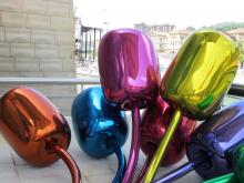 Als Spiegelung in Jeff Koons' Tulpen