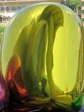 Als Spiegelung in Jeff Koons' Tulpe