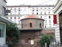 Ursprünglich eine römische Therme gehört die Georgskirche im Hinterhof des Sheraton zu den ältesten Kirchen der Stadt