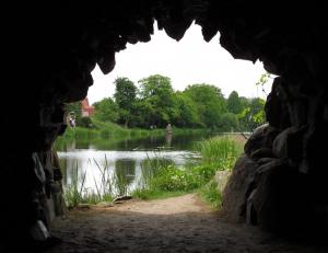 Künstlich gerahmter Blick auf den Park