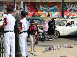 Ein prüfender Blick am Tahrir